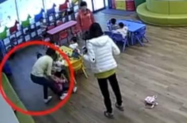 潍坊爆料幼儿园事件视频,惊人一幕引发社会关注 第2张 潍坊爆料幼儿园事件视频,惊人一幕引发社会关注 第2张
