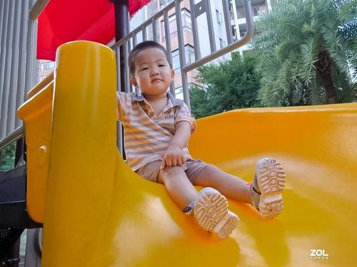 吃瓜网红照片怎么拍的,揭秘网红吃瓜照片的拍摄技巧与构图艺术 第2张 吃瓜网红照片怎么拍的,揭秘网红吃瓜照片的拍摄技巧与构图艺术 第2张